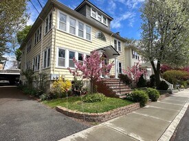 74 Stearns Rd, Unit 1 in Brookline, MA - Building Photo