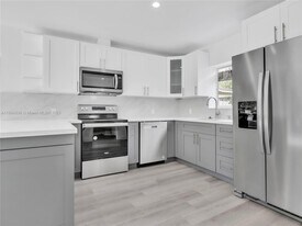 10640 SW 96th St in Miami, FL - Building Photo