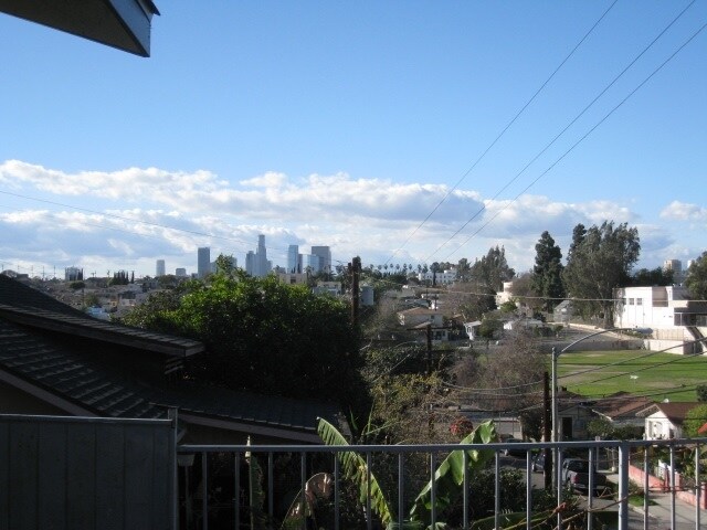 2732 Guirado St in Los Angeles, CA - Building Photo - Building Photo