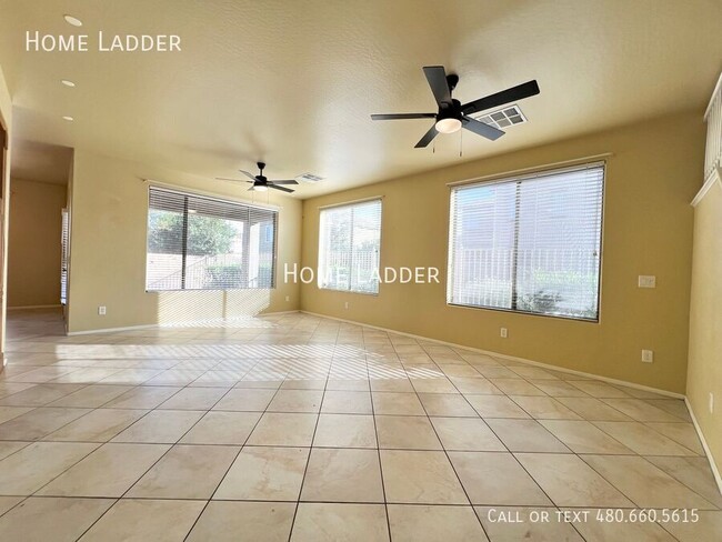 3097 S Lois Ln in Gilbert, AZ - Building Photo - Building Photo