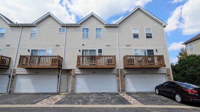 852 S Insignia Ct in Palatine, IL - Foto de edificio - Building Photo