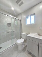 427 N Alexander St in San Fernando, CA - Foto de edificio - Building Photo