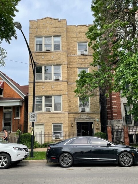 947 N Leavitt St, Unit 1 in Chicago, IL - Building Photo