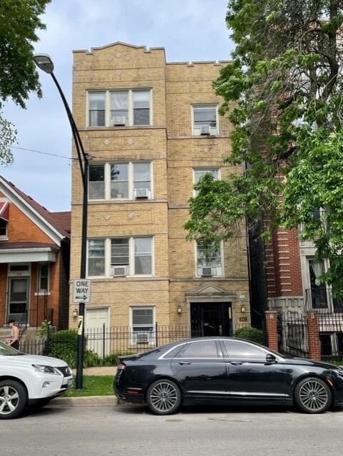 947 N Leavitt St, Unit 1