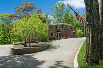 242 Lake Rd in Morristown, NJ - Building Photo - Building Photo