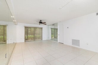 3525 S Ocean Blvd in Palm Beach, FL - Building Photo - Building Photo