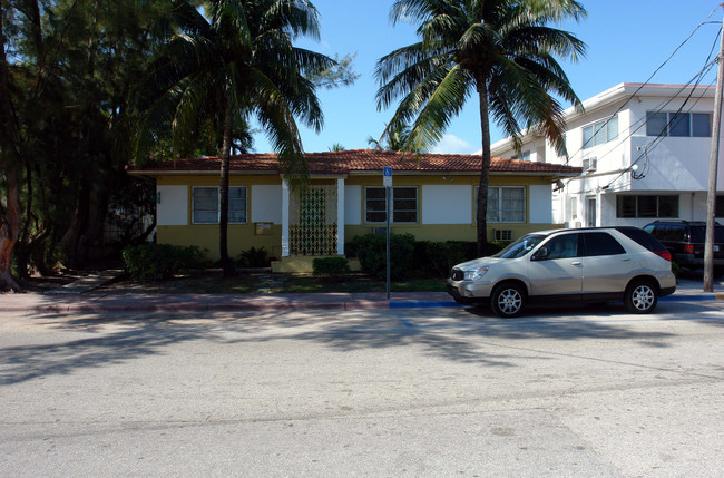 Normandy Golf Cource Apartments in Miami, FL - Building Photo - Building Photo