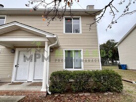 204 S Cromwell St in West Columbia, SC - Building Photo