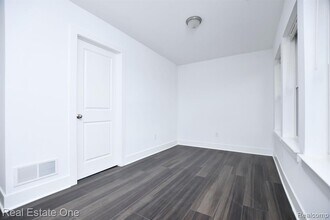 2904 Zana Dr in Troy, MI - Building Photo - Building Photo