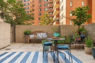 5500 Friendship Blvd, Unit 820N in Chevy Chase, MD - Foto de edificio - Building Photo