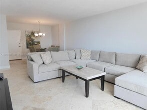 800 West Ave, Unit 818 in Miami Beach, FL - Building Photo - Building Photo