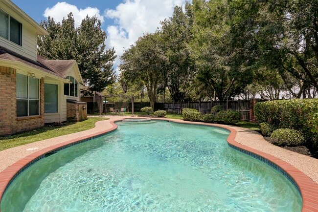 18042 Somerset Knolls Ct