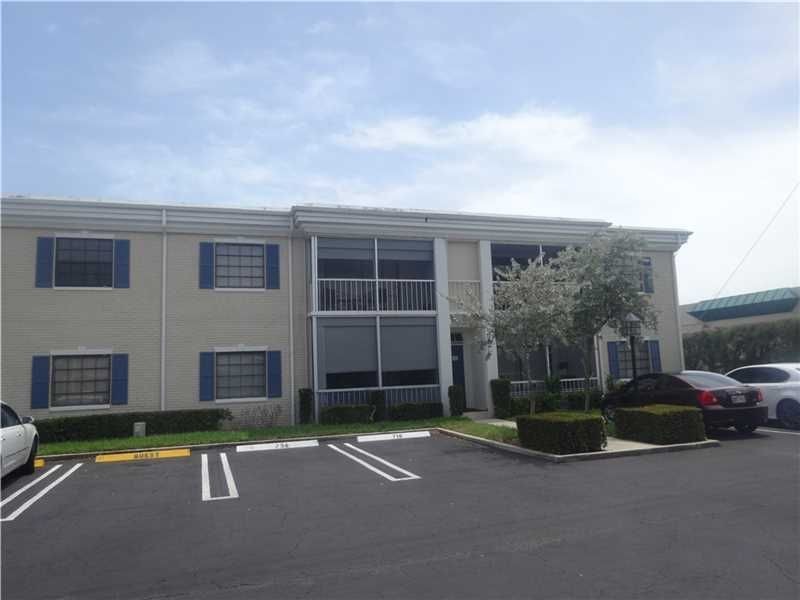 130 Cypress Club Dr in Pompano Beach, FL - Building Photo
