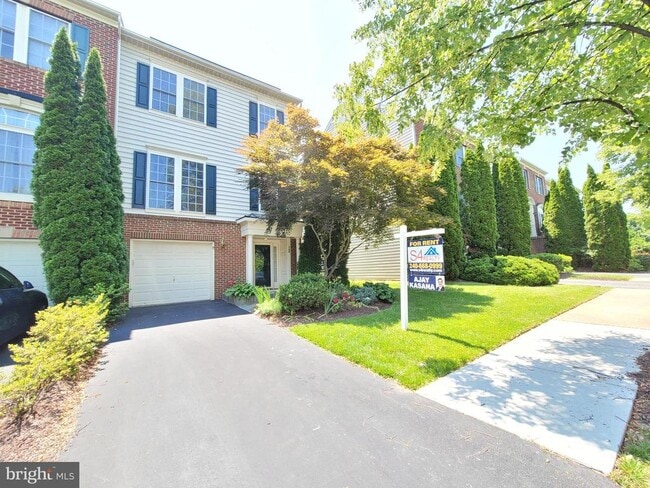 property at 12 Rockingham Ct