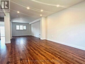 366 Waratah Ave in Newmarket, ON - Building Photo - Building Photo