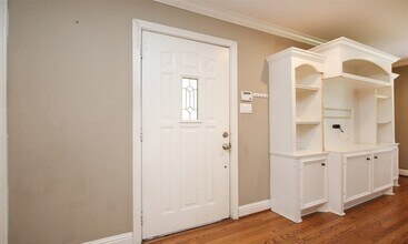 4809 Saxon St in Bellaire, TX - Foto de edificio - Building Photo