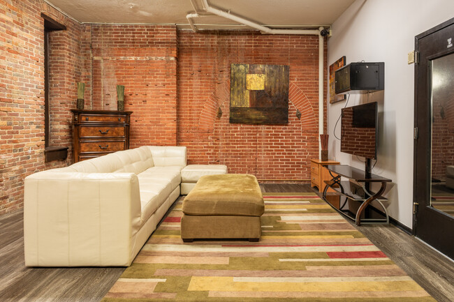 Marlboro Classic Apt & Redwood Square in Baltimore, MD - Foto de edificio - Interior Photo