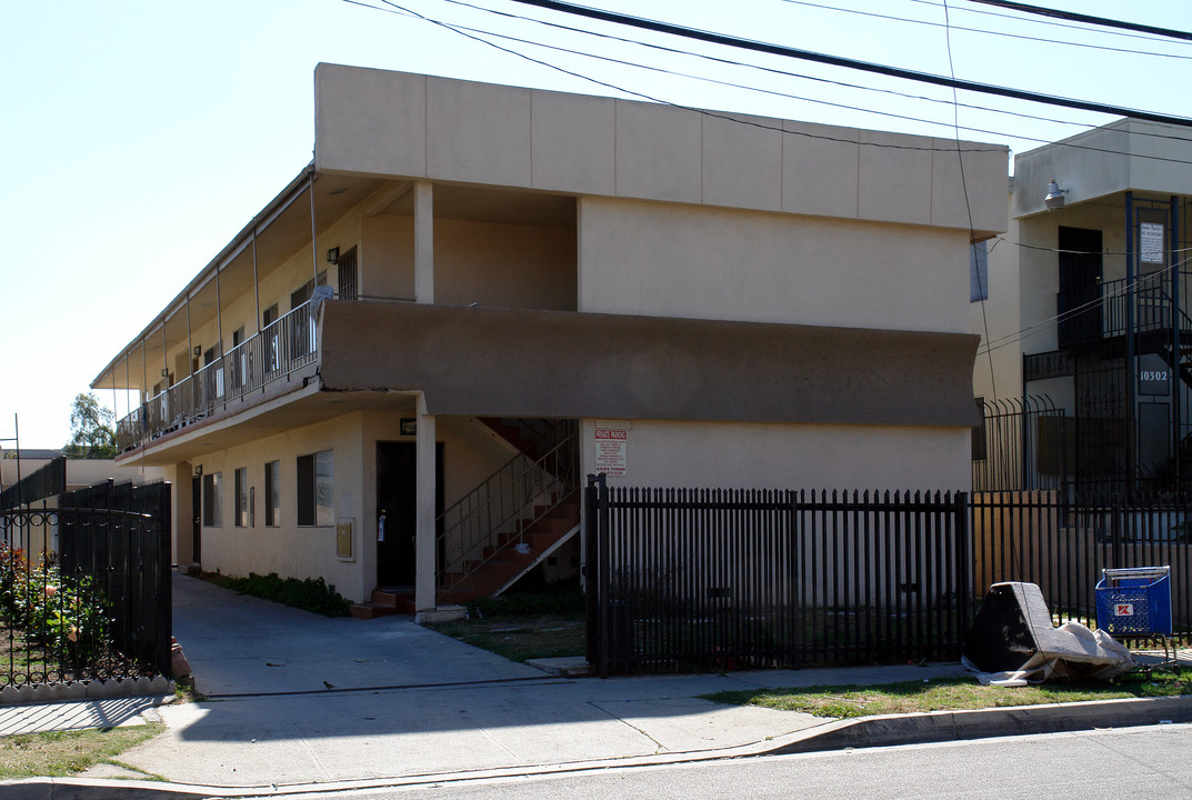 10228 Doty Ave in Inglewood, CA - Foto de edificio