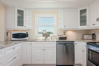 160 Columbia Dr in Tampa, FL - Building Photo - Building Photo