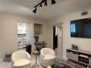 882 NW 92nd Ave in Plantation, FL - Building Photo - Building Photo