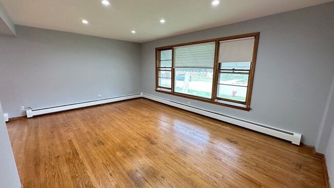 5128 N Long Ave, Unit 1 in Chicago, IL - Foto de edificio - Building Photo