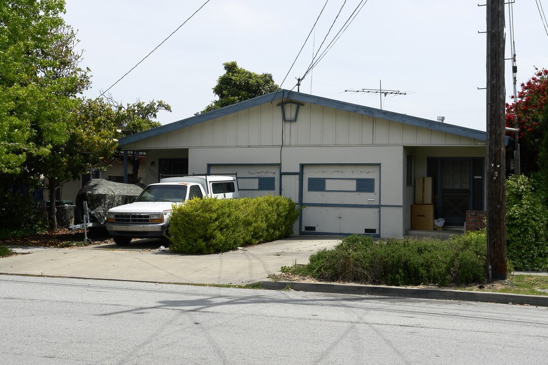 984-986 Haven Ave in Redwood City, CA - Building Photo