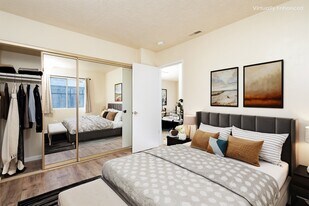 526 Greystone Ln in Hemet, CA - Building Photo