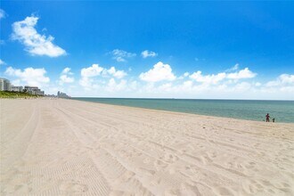 8855 Collins Ave in Surfside, FL - Building Photo - Building Photo