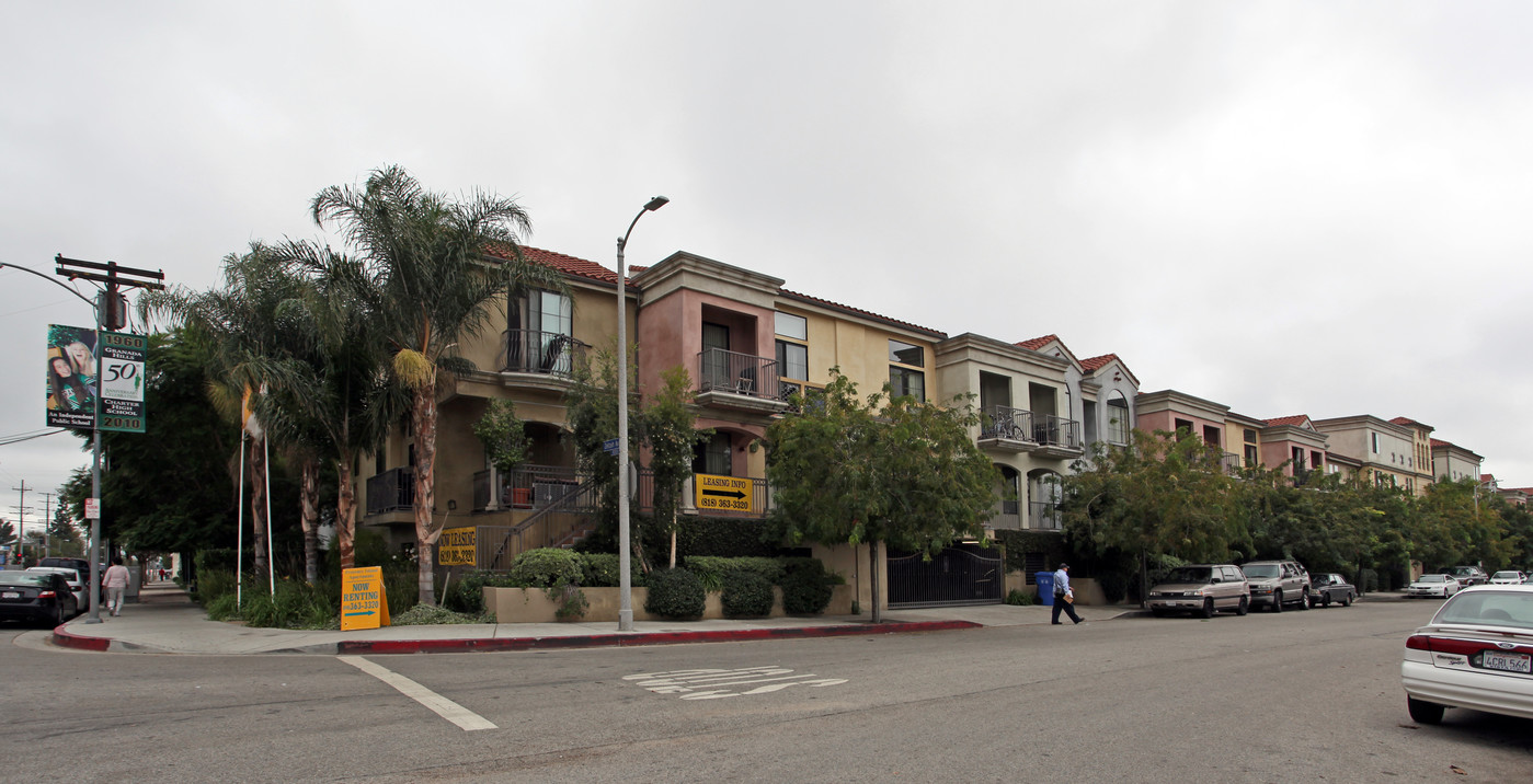 Provence Island Apartments in Northridge, CA - Foto de edificio