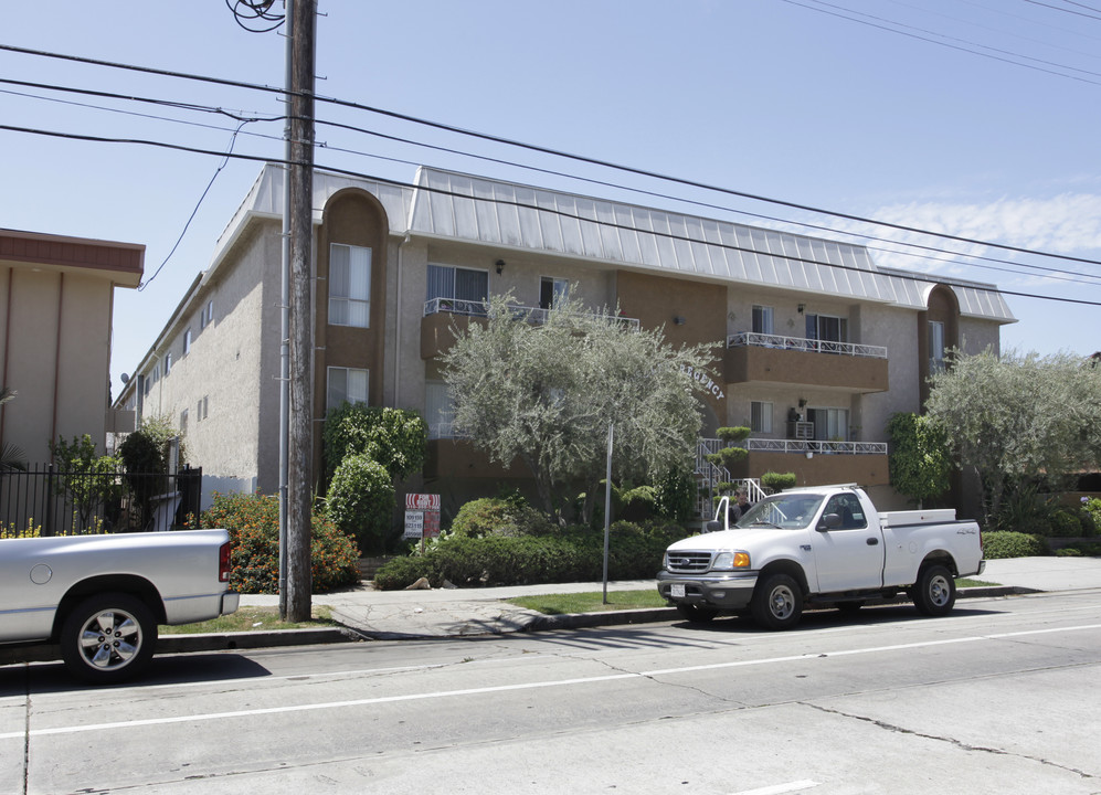 Chandler Regency in Valley Village, CA - Building Photo