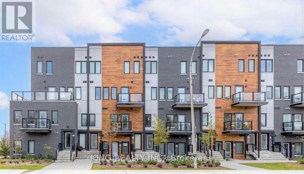 400 The East Mall in Toronto, ON - Building Photo