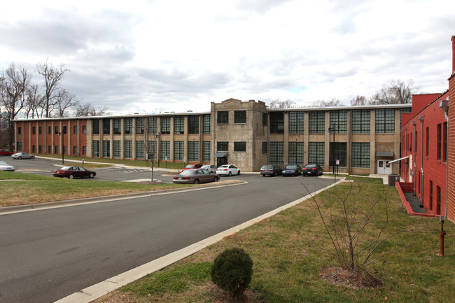 Mebane Mill Lofts in Mebane, NC - Foto de edificio - Building Photo