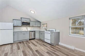520 River Ave in Pelham, NY - Building Photo - Building Photo