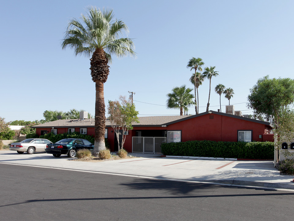 685 E Cottonwood Rd in Palm Springs, CA - Building Photo