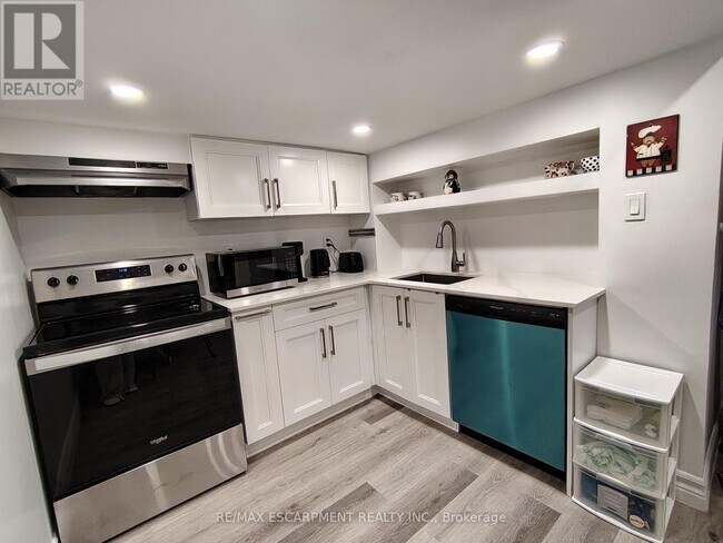 3443 Drummond Rd in Mississauga, ON - Building Photo - Building Photo