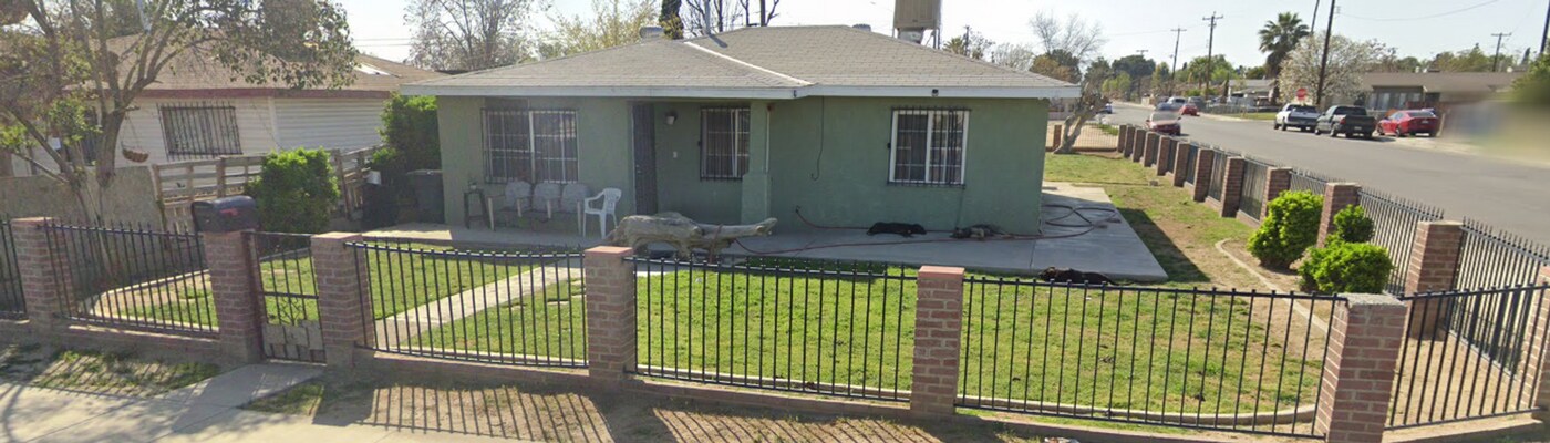 348 Clyde St in Bakersfield, CA - Building Photo