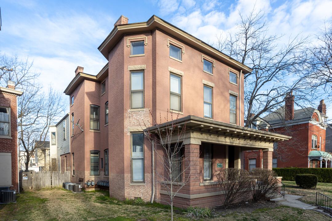 First Place Condominiums in Louisville, KY - Building Photo