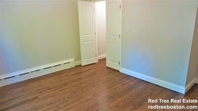 1712 Beacon St, Unit 1 in Brookline, MA - Building Photo - Building Photo
