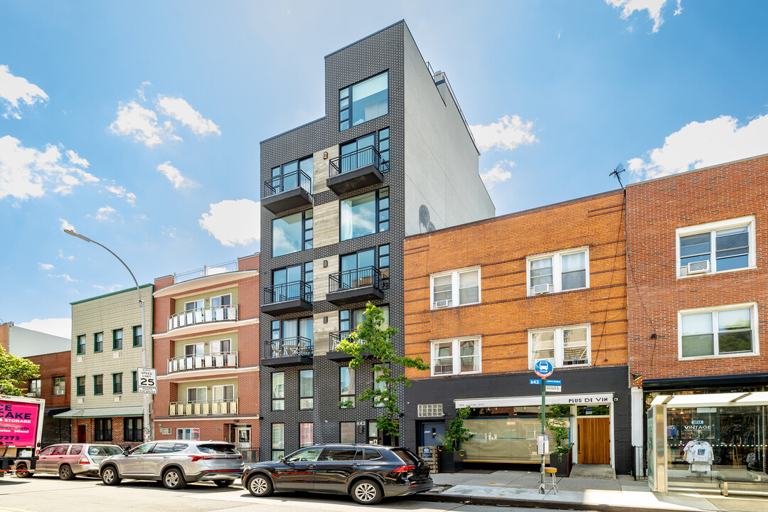 443 Graham Ave in Brooklyn, NY - Building Photo