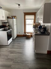 112 Franklin Ave, Unit 2 in Swanton, OH - Foto de edificio - Building Photo