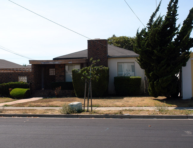 559 27th St in Richmond, CA - Foto de edificio - Building Photo