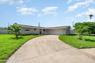 100 Bel Aire Dr in Satellite Beach, FL - Building Photo