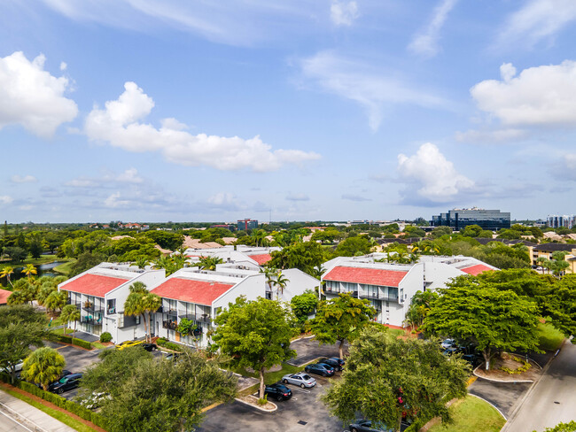 The Palms at Forest Hills in Coral Springs, FL - Building Photo - Building Photo