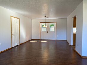 1830 Minnesota St in The Dalles, OR - Building Photo - Building Photo