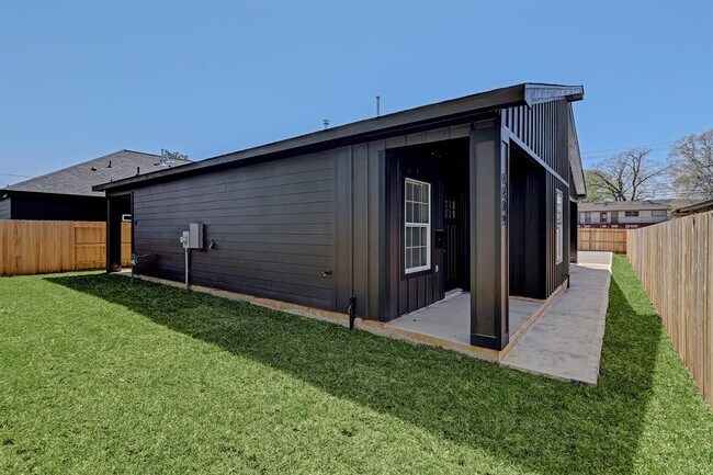 4409 Weaver Rd-Unit -1 in Houston, TX - Building Photo - Building Photo