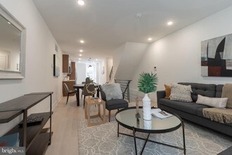 1434 Ogden St in Philadelphia, PA - Building Photo - Interior Photo