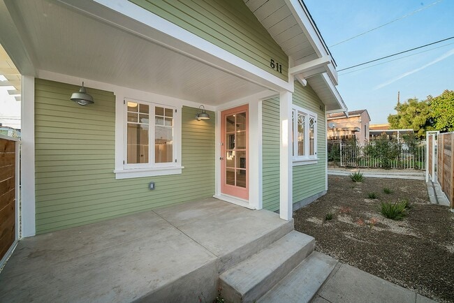 511 Micheltorena St in Los Angeles, CA - Building Photo - Building Photo