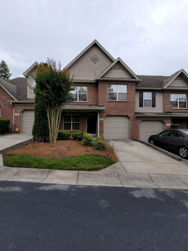 3047 Renaissance Pkwy in Jamestown, NC - Building Photo - Building Photo