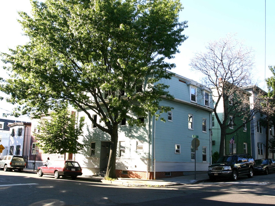 241 Hurley St in Cambridge, MA - Foto de edificio