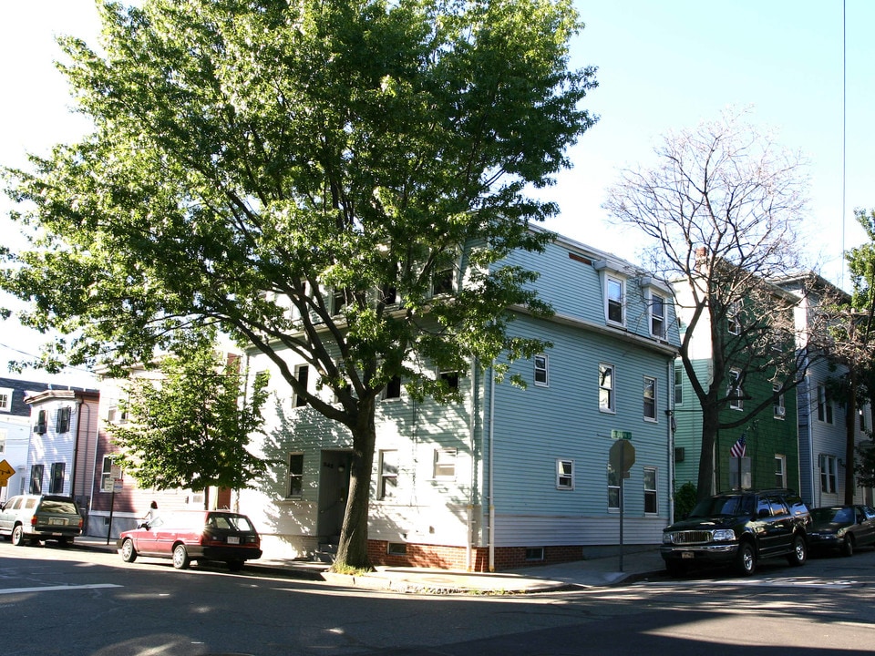 241 Hurley St in Cambridge, MA - Building Photo